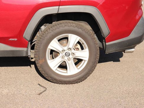 Used 2020 Toyota RAV4 XLE w/ Carpet Mat Package AWD/4WD image 9