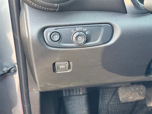 Used 2025 Chevrolet Blazer LT w/ Convenience Package image 29