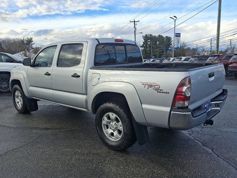 Used 2010 Toyota Tacoma PreRunner image 4