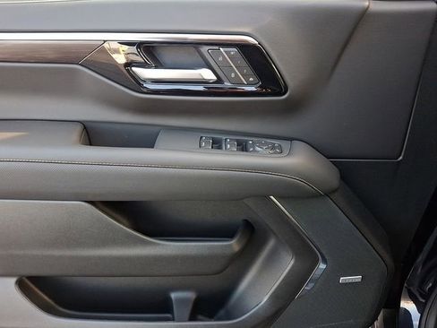 New 2026 Chevrolet Suburban Premier image 9