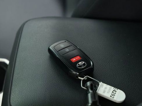 Used 2025 Toyota Tacoma SR5 image 31