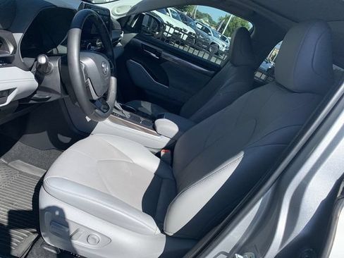 Certified 2024 Toyota Highlander Limited FWD image 18