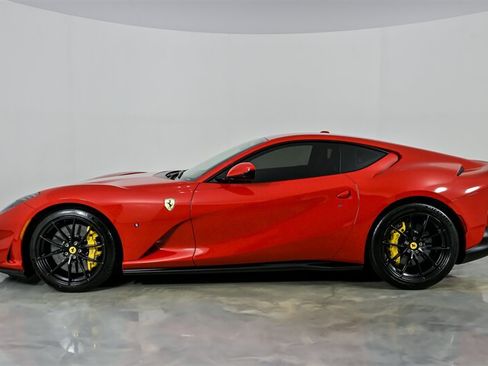 Used 2018 Ferrari 812 Superfast RWD image 7