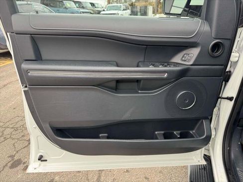 Used 2022 Ford Expedition XLT image 15