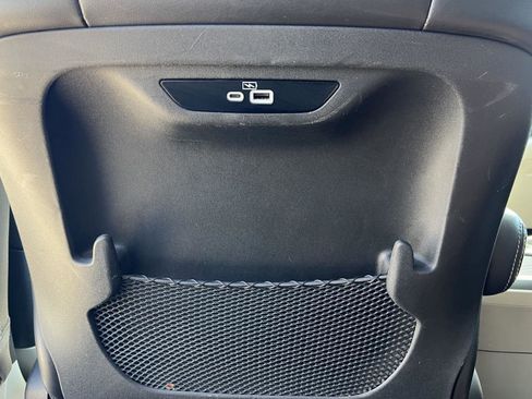 Used 2023 Chrysler Pacifica Touring-L FWD image 38