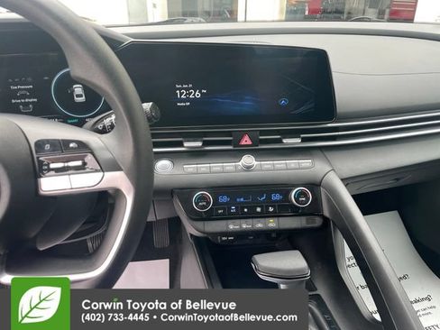 Used 2024 Hyundai Elantra SEL FWD image 17