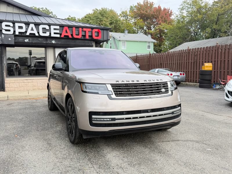 Used 2023 Land Rover Range Rover SE AWD/4WD image 4