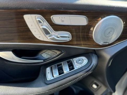 Used 2019 Mercedes-Benz GLC 300 4MATIC image 12