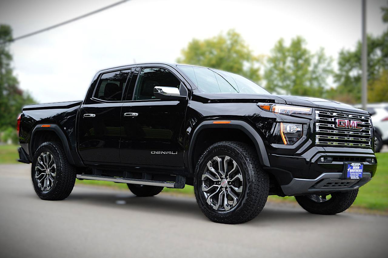 Used 2025 GMC Canyon Denali AWD/4WD image 3