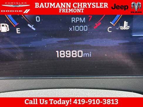 Used 2024 Chevrolet Traverse LT FWD image 16