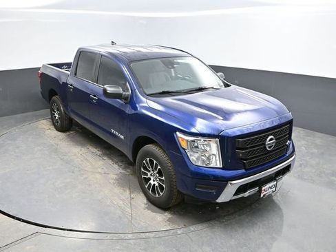 Used 2022 Nissan Titan SV image 36