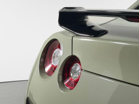 Used 2021 Nissan GT-R Premium AWD/4WD image 11
