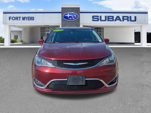 Used 2018 Chrysler Pacifica Touring Plus w/ Tire & Wheel Group FWD image 3