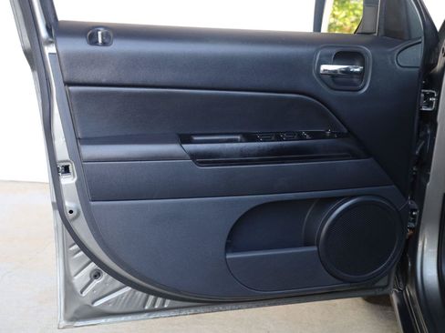 Used 2013 Jeep Patriot Latitude w/ Sun/Sound Group AWD/4WD image 13