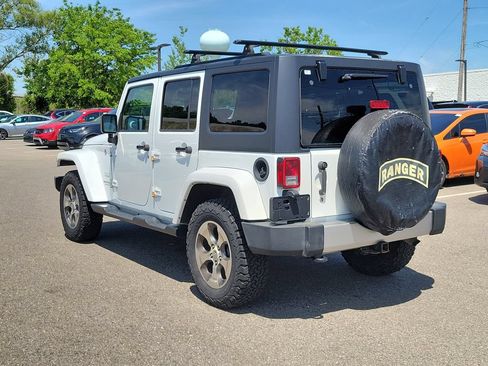 Used 2017 Jeep Wrangler Unlimited Sahara w/ Max Tow Package AWD/4WD image 4