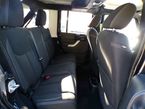 Used 2017 Jeep Wrangler Unlimited Sahara AWD/4WD image 20