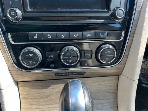 Used 2017 Volkswagen Passat 1.8T SE FWD image 35