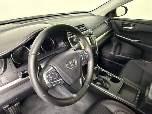 Used 2015 Toyota Camry SE image 16