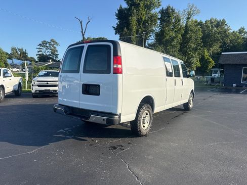 Used 2022 Chevrolet Express 3500 Extended w/ Driver Convenience Package RWD image 5