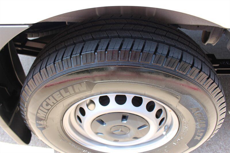 Used 2024 Mercedes-Benz Sprinter 2500 image 34