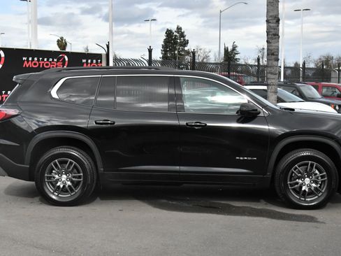 Used 2025 GMC Acadia Elevation image 9