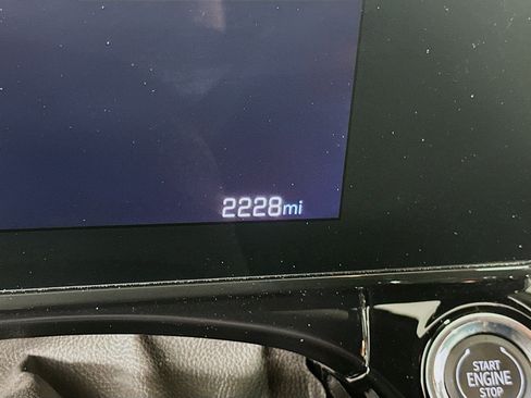 Used 2025 Chevrolet Trax RS FWD image 18