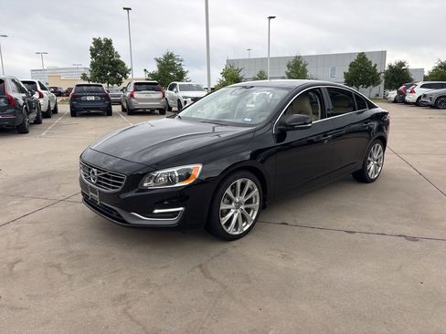 Used 2017 Volvo S60 T5 Inscription Platinum image 1
