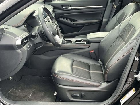 Used 2024 Nissan Altima 2.5 SR FWD image 13