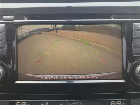 Used 2018 Nissan Rogue SV image 12