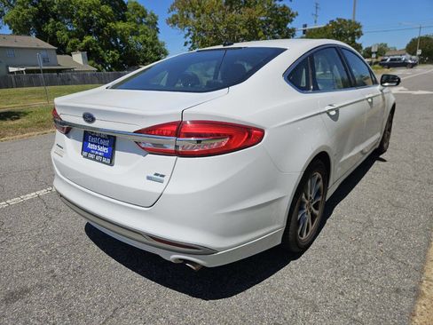 Used 2017 Ford Fusion SE FWD image 6