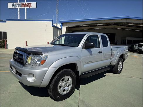 Used 2006 Toyota Tacoma PreRunner RWD image 1