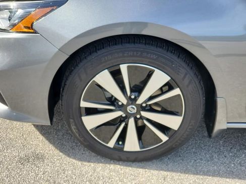 Certified 2021 Nissan Altima 2.5 SV image 10