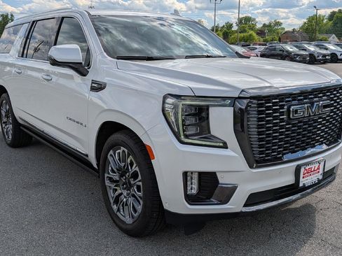 Used 2023 GMC Yukon XL Denali Ultimate AWD/4WD image 5