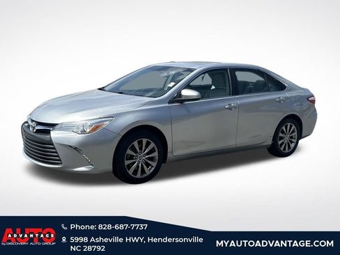 Used 2015 Toyota Camry XLE w/ Moonroof Package image 5