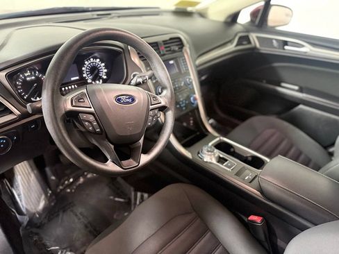 Used 2017 Ford Fusion SE FWD image 19