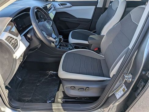 New 2026 Volkswagen Taos SE image 10