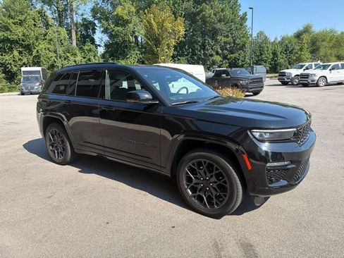 Used 2024 Jeep Grand Cherokee Summit AWD/4WD image 8