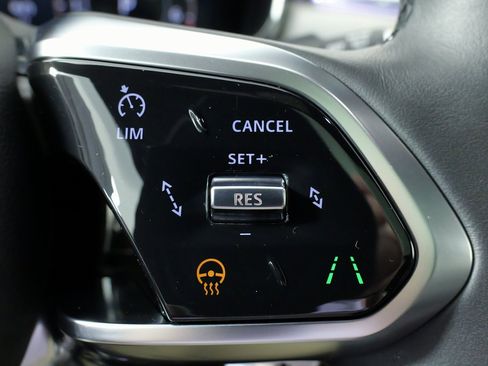 Used 2025 Jaguar F-PACE R-Dynamic S image 55