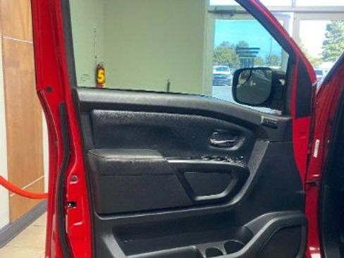 Used 2021 Nissan Titan PRO-4X w/ Pro-4x Convenience Package image 8