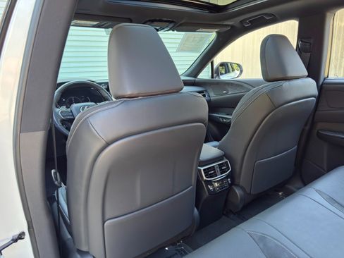 Used 2024 Lexus RX 350 w/ Convenience Package AWD/4WD image 37