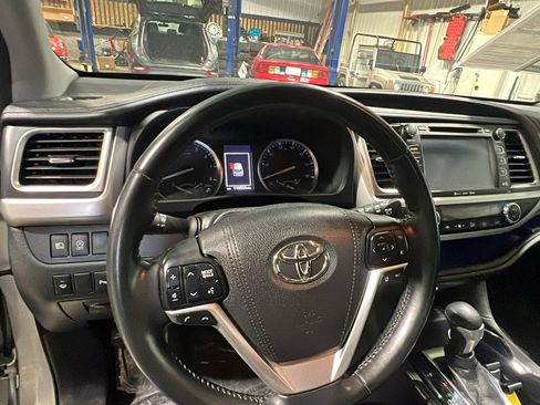 Used 2017 Toyota Highlander Limited AWD/4WD image 14
