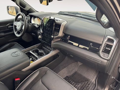 Used 2025 RAM 1500 Laramie w/ Night Edition image 15