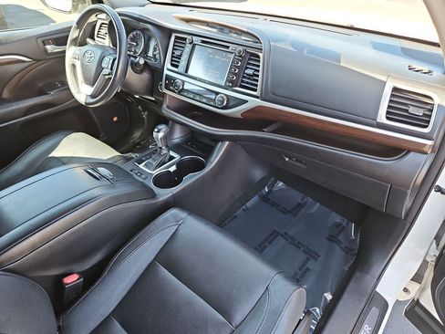 Used 2016 Toyota Highlander Limited image 39