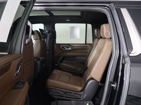 Used 2024 Chevrolet Suburban High Country w/ Advanced Technology Package AWD/4WD image 38