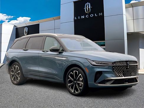 New 2026 Lincoln Nautilus Reserve image 1