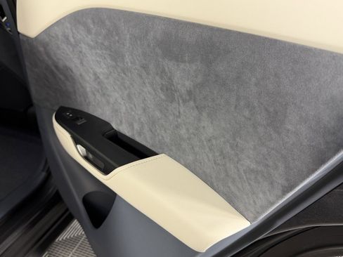 Used 2024 Lexus RZ 450e Premium image 29