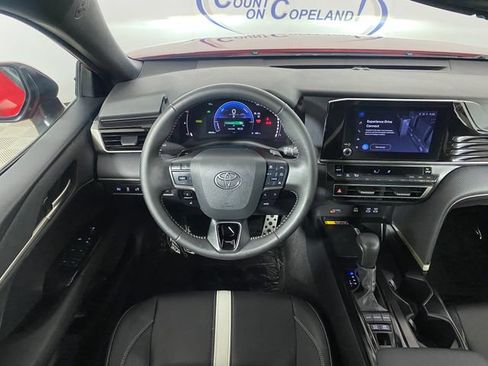 Used 2025 Toyota Camry SE FWD image 17
