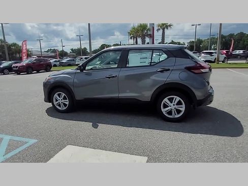 New 2025 Nissan Kicks Play S image 28