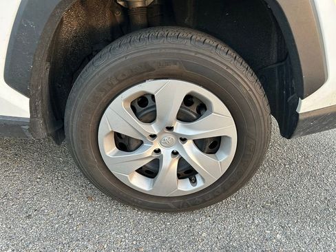 Used 2024 Toyota RAV4 LE image 9