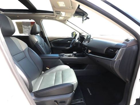 Used 2023 Nissan Rogue SL w/ SL Premium Package AWD/4WD image 3